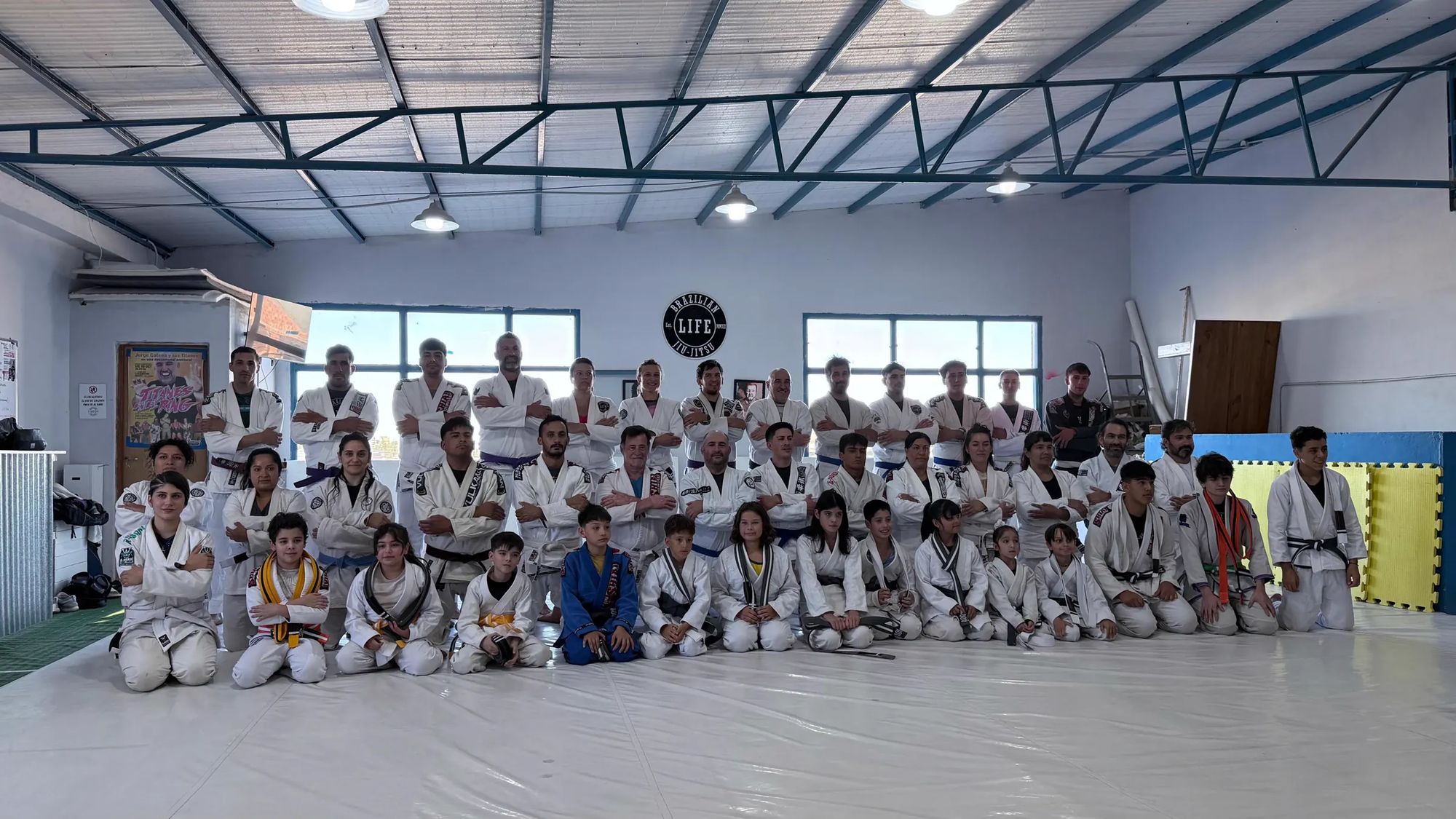 Alumnos y profesores de BJJ Life en el tatami